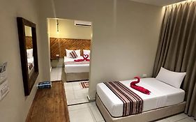 Sandra Hotel